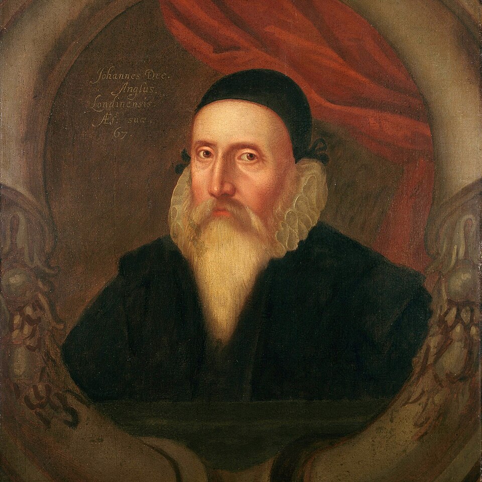 John Dee: il vero 007 della regina Elisabetta? Ritratto di John Dee, matematico, astronomo, cartografo e consigliere della regina Elisabetta I d'Inghilterra, considerato uno dei più grandi studiosi del Rinascimento e legato alla leggenda del primo agente segreto "007"
